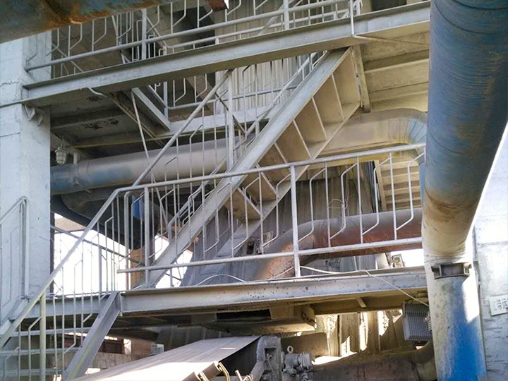 我公司圓滿完成安徽界首一鉛業(yè)有限公司爐底殘留物爆破清除工程