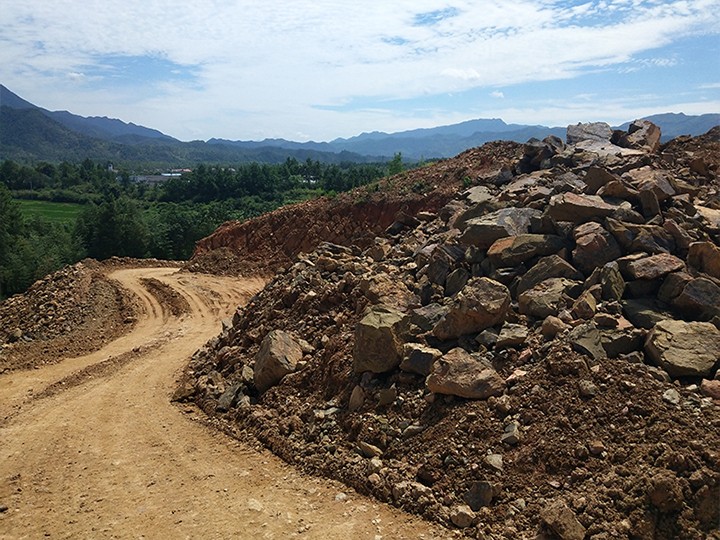 德上高速池祁段路基爆破