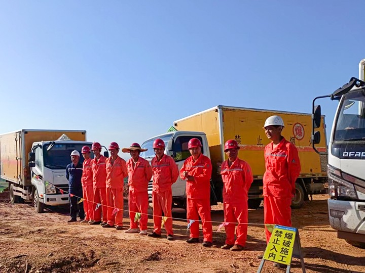 天天高速路基爆破